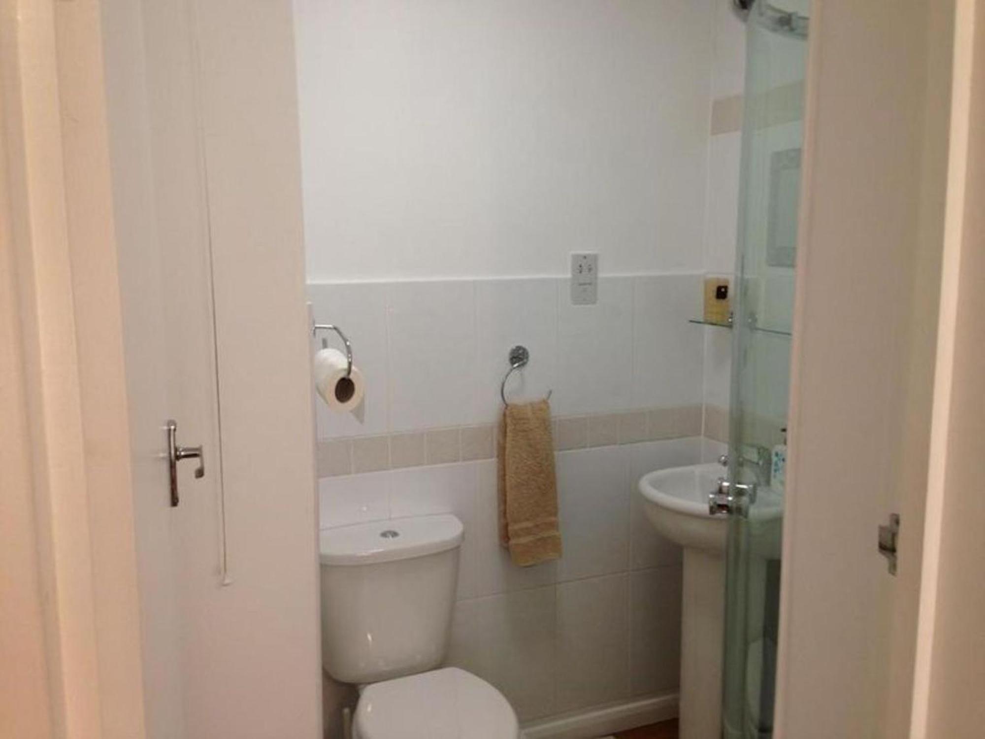 Room In Guest Room - Comfortable Family Room With Tv, Free Fast Wifi, Sleeps 4 With 1 Bunk Bed Hayes  Exterior photo