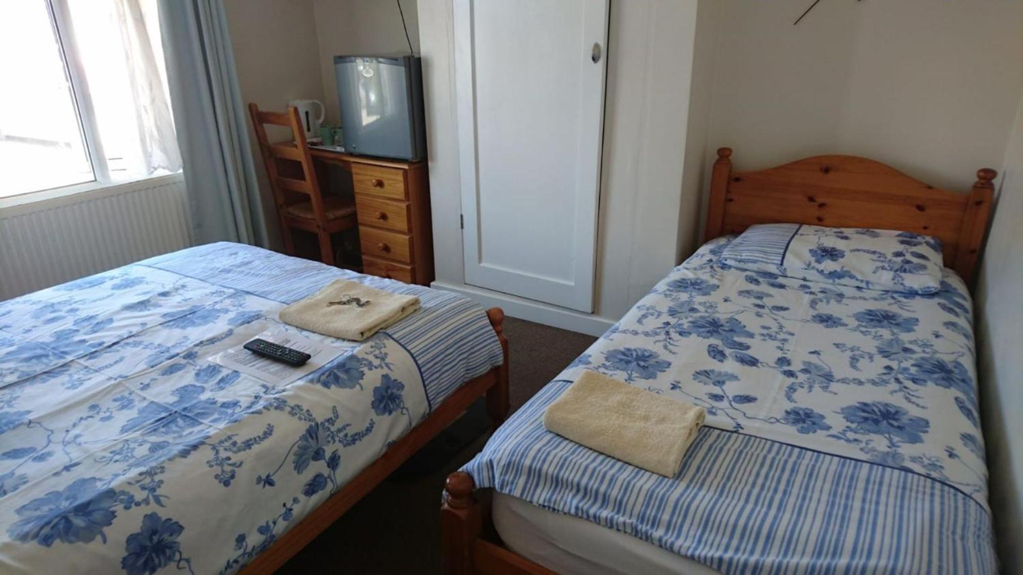 Room In Guest Room - Comfortable Family Room With Tv, Free Fast Wifi, Sleeps 4 With 1 Bunk Bed Hayes  Exterior photo